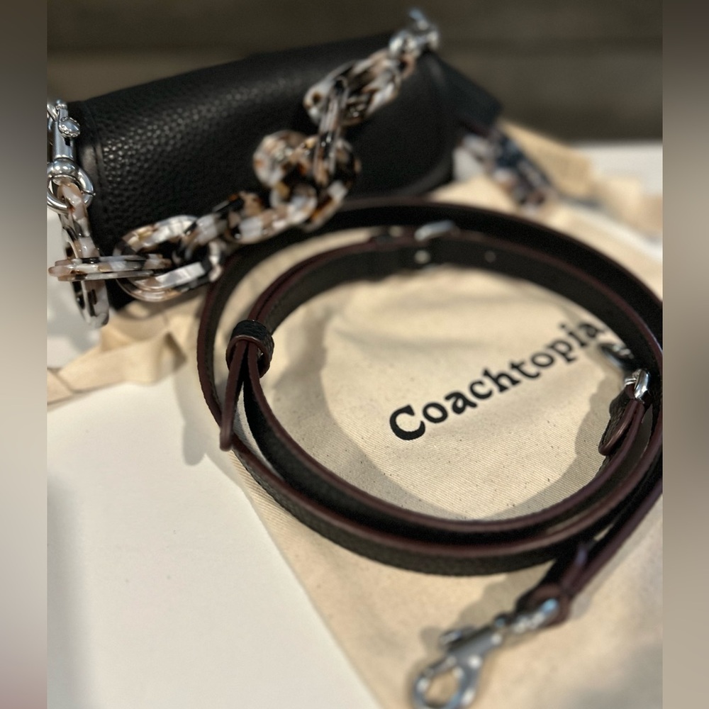 Coach Coachtopia Mini Wavy Dinky Bag with Crossbody Strap in Black Leather.
NWT - Picture 12 of 13